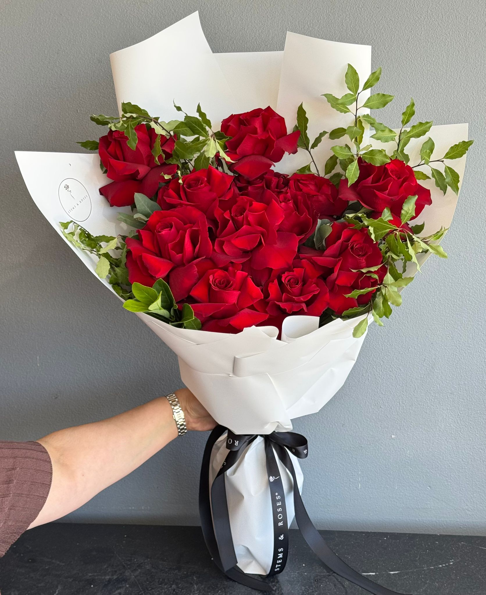 12 Red Roses Design 12 Red Roses Bouquet – Stemsandrosesco